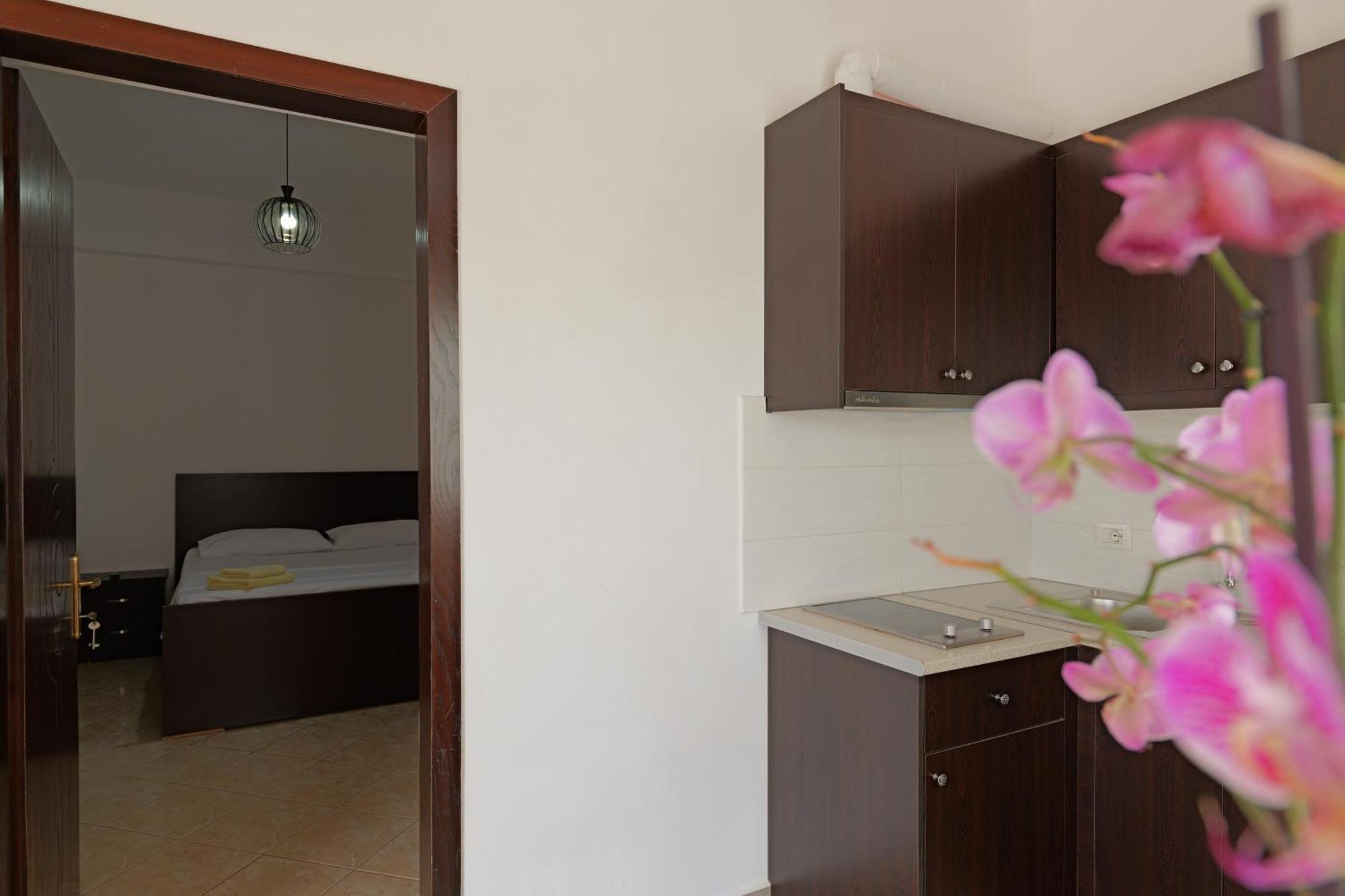 Brahimi Guest House Ksamil Eksteriør bilde