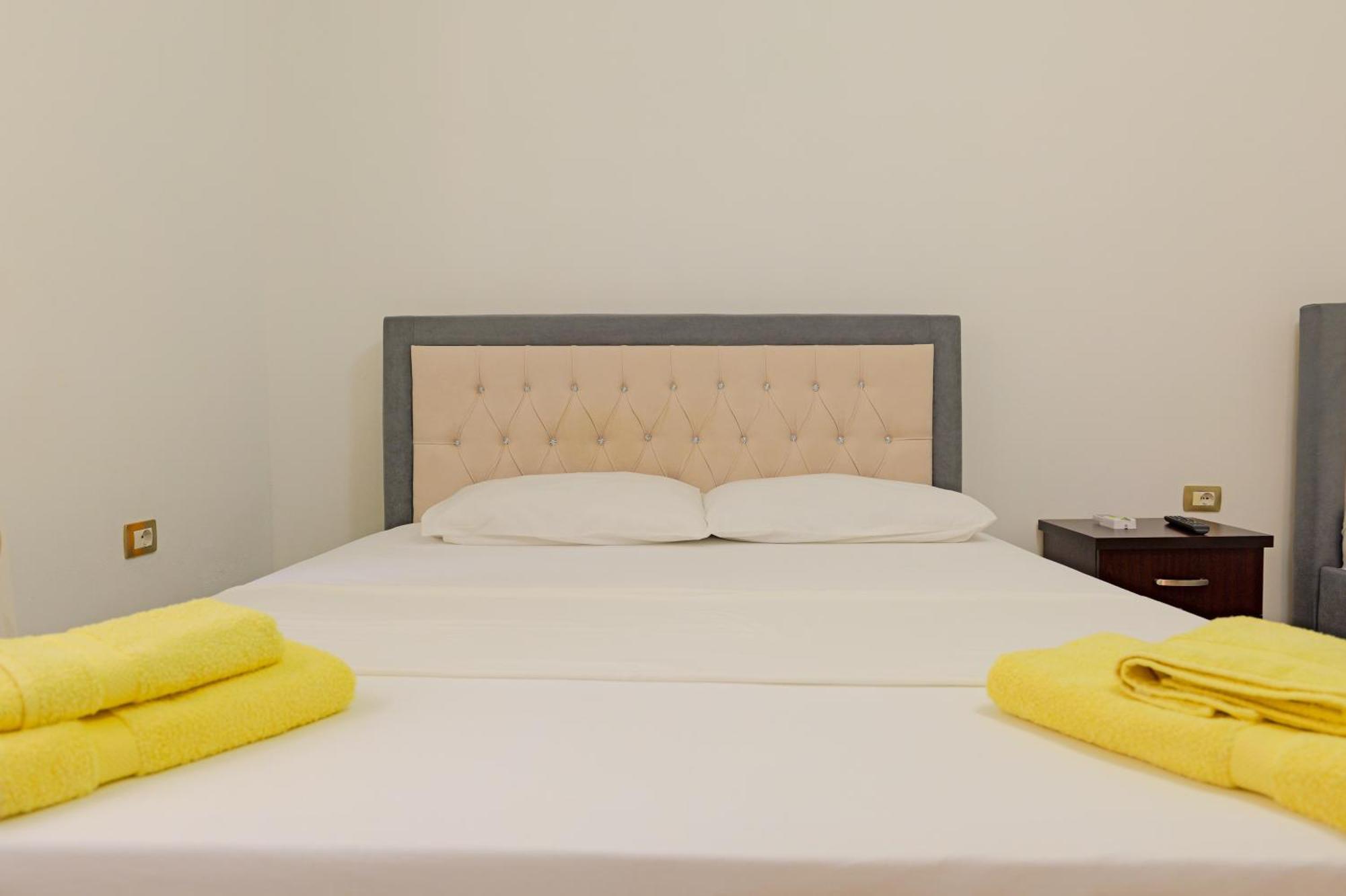 Brahimi Guest House Ksamil Eksteriør bilde