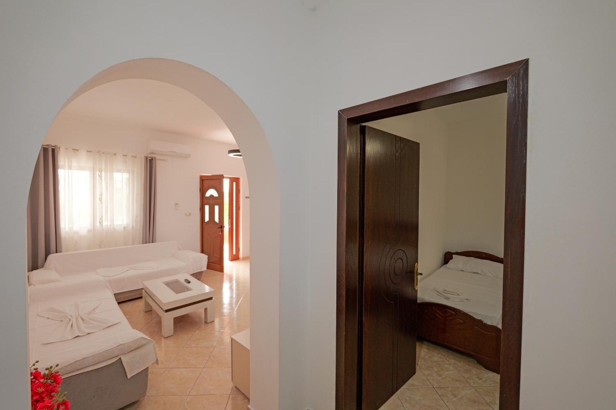 Brahimi Guest House Ksamil Eksteriør bilde