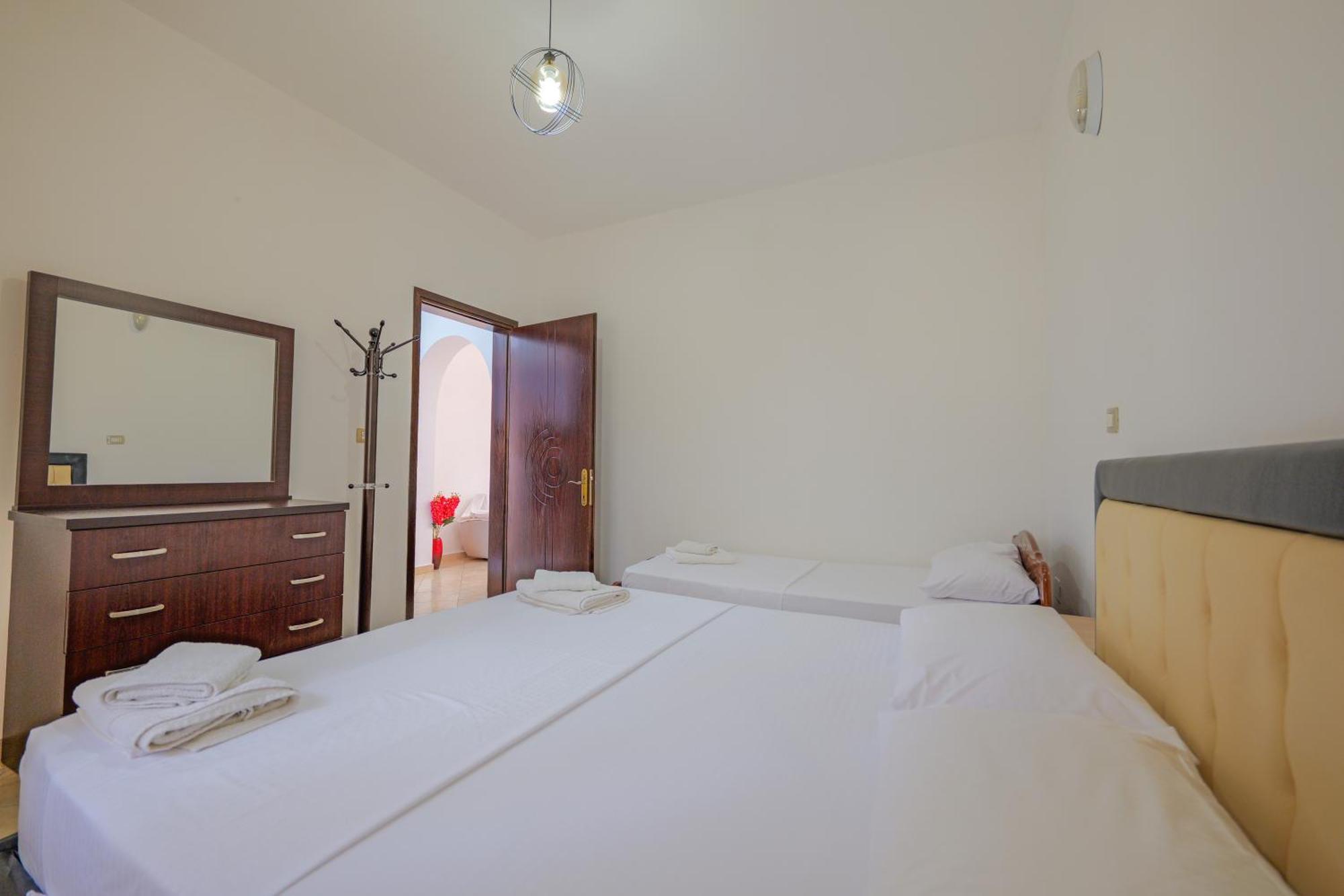Brahimi Guest House Ksamil Eksteriør bilde