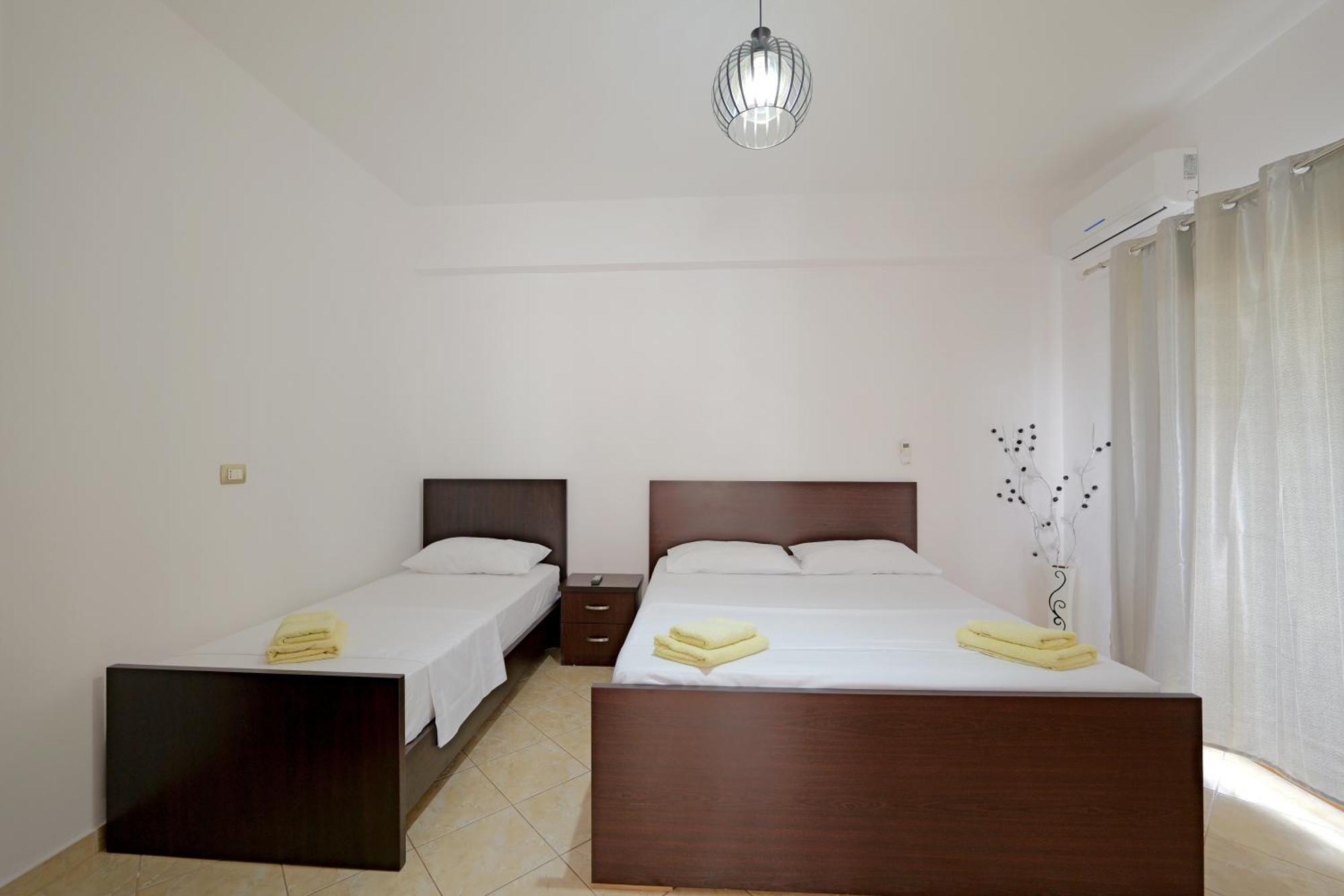 Brahimi Guest House Ksamil Eksteriør bilde