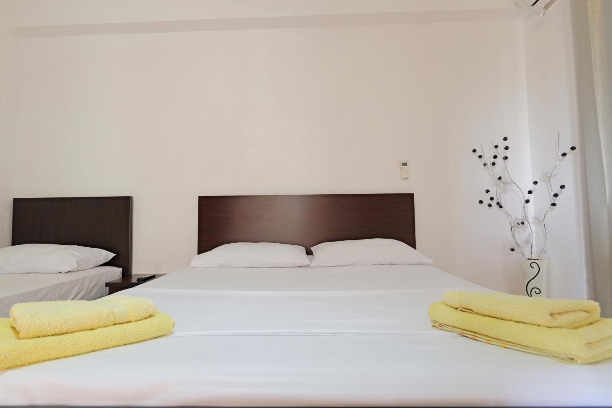 Brahimi Guest House Ksamil Eksteriør bilde