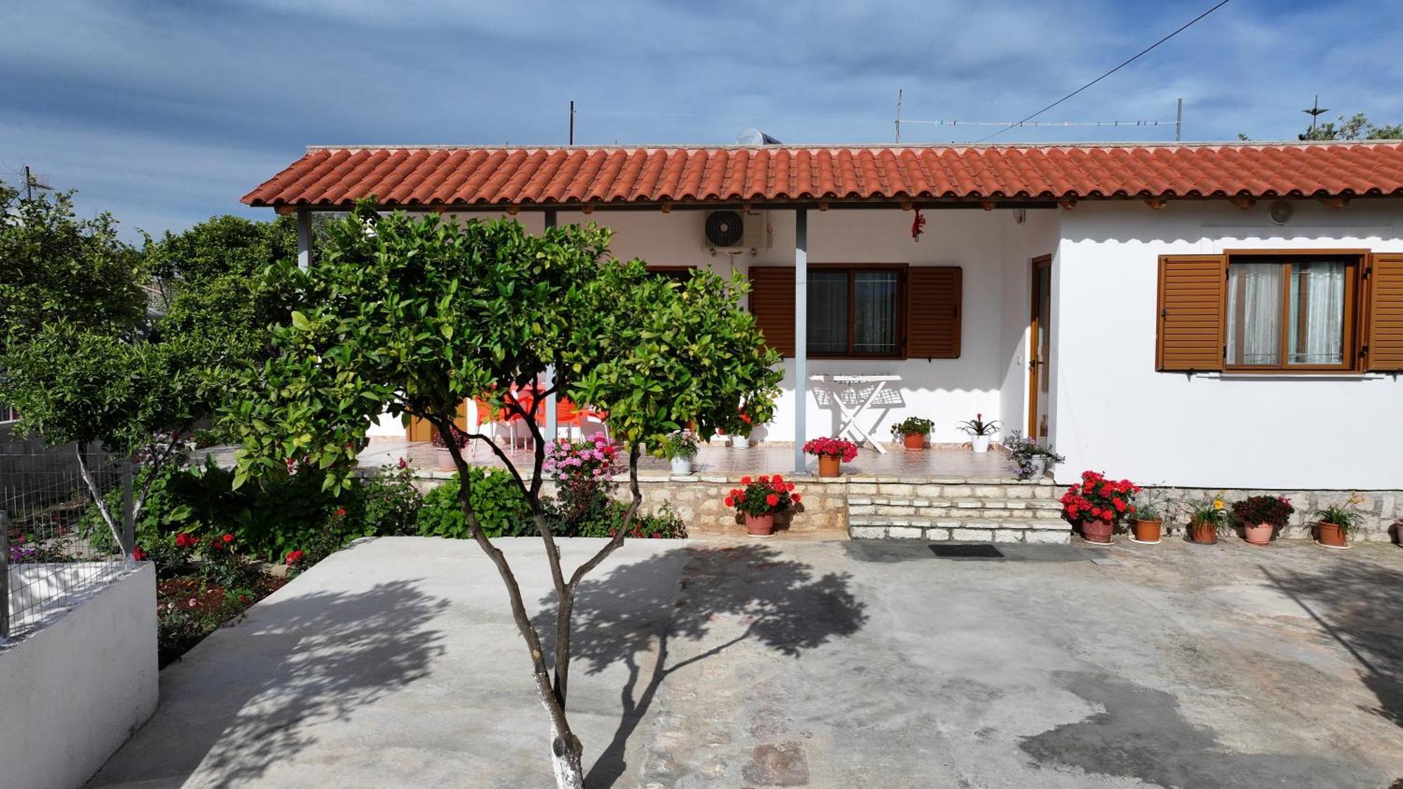 Brahimi Guest House Ksamil Eksteriør bilde