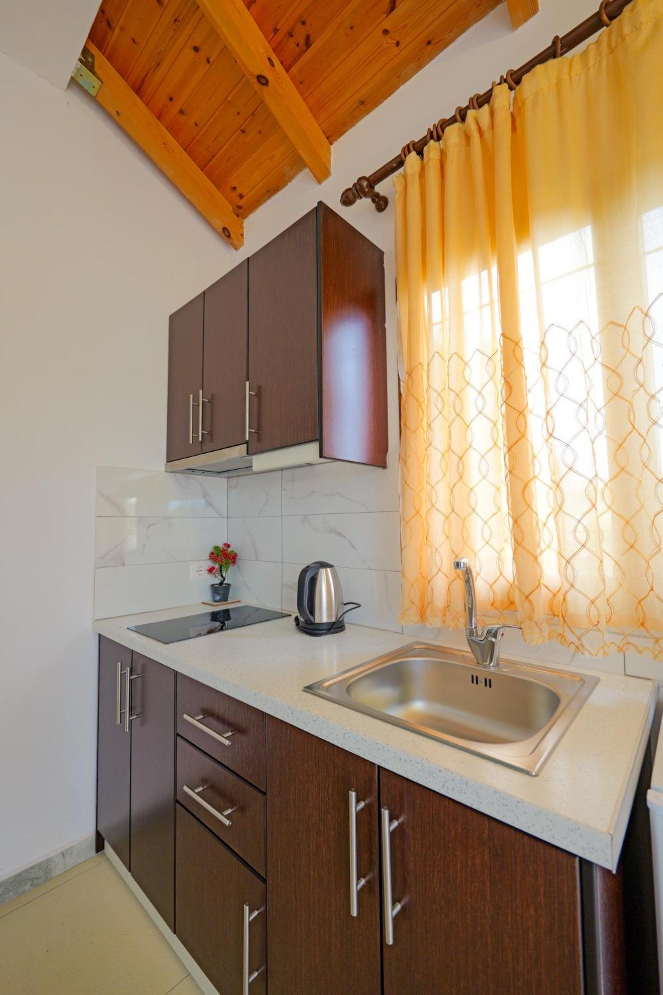 Brahimi Guest House Ksamil Eksteriør bilde