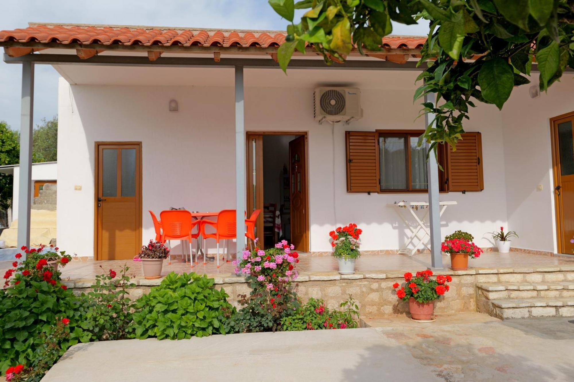Brahimi Guest House Ksamil Eksteriør bilde
