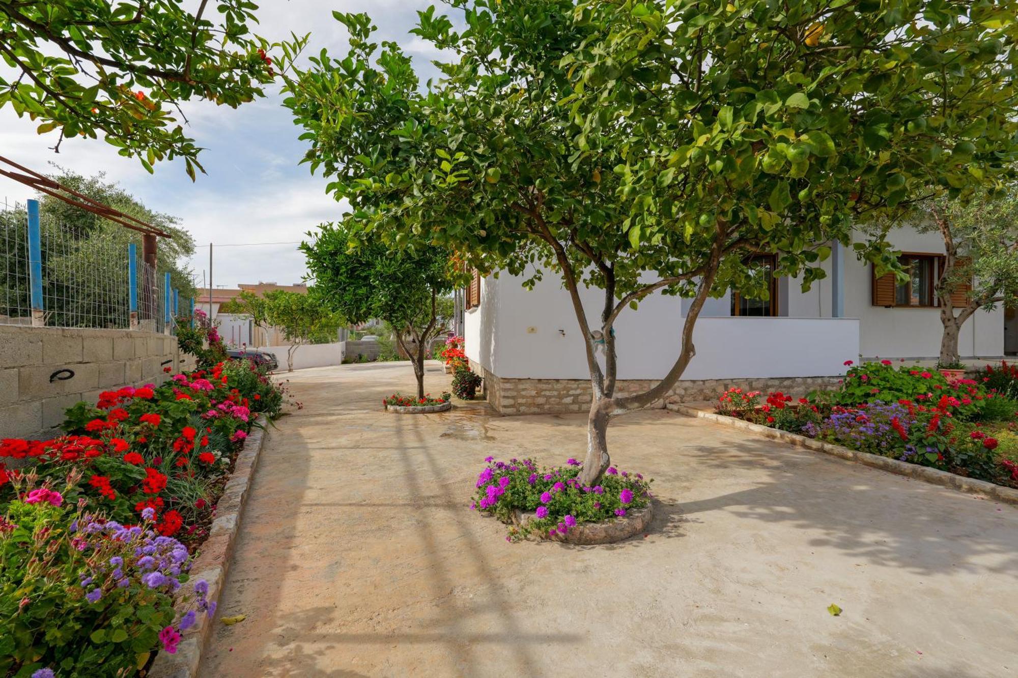 Brahimi Guest House Ksamil Eksteriør bilde