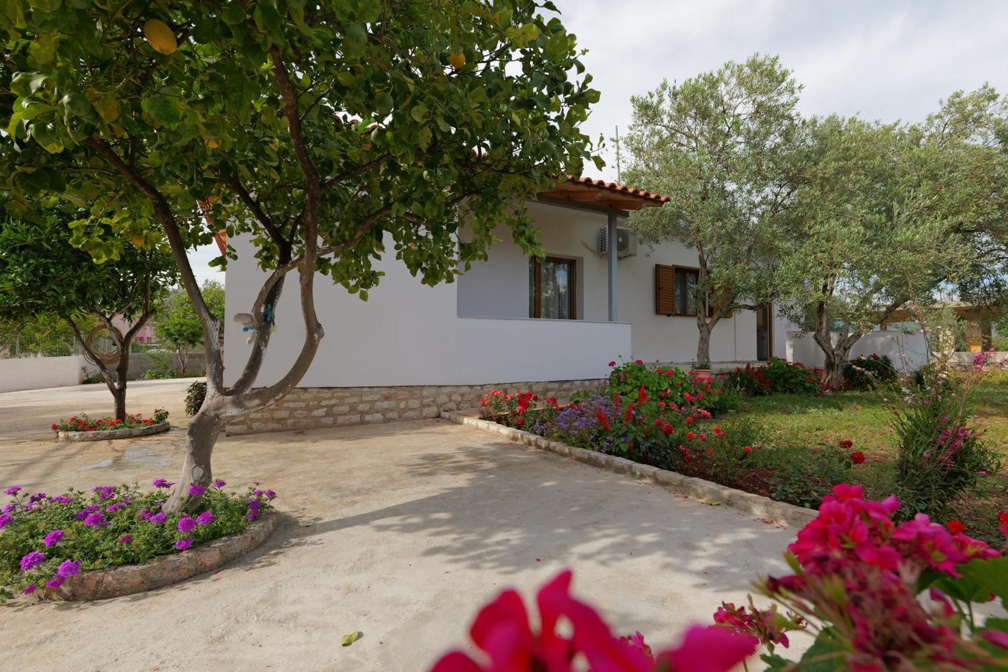 Brahimi Guest House Ksamil Eksteriør bilde