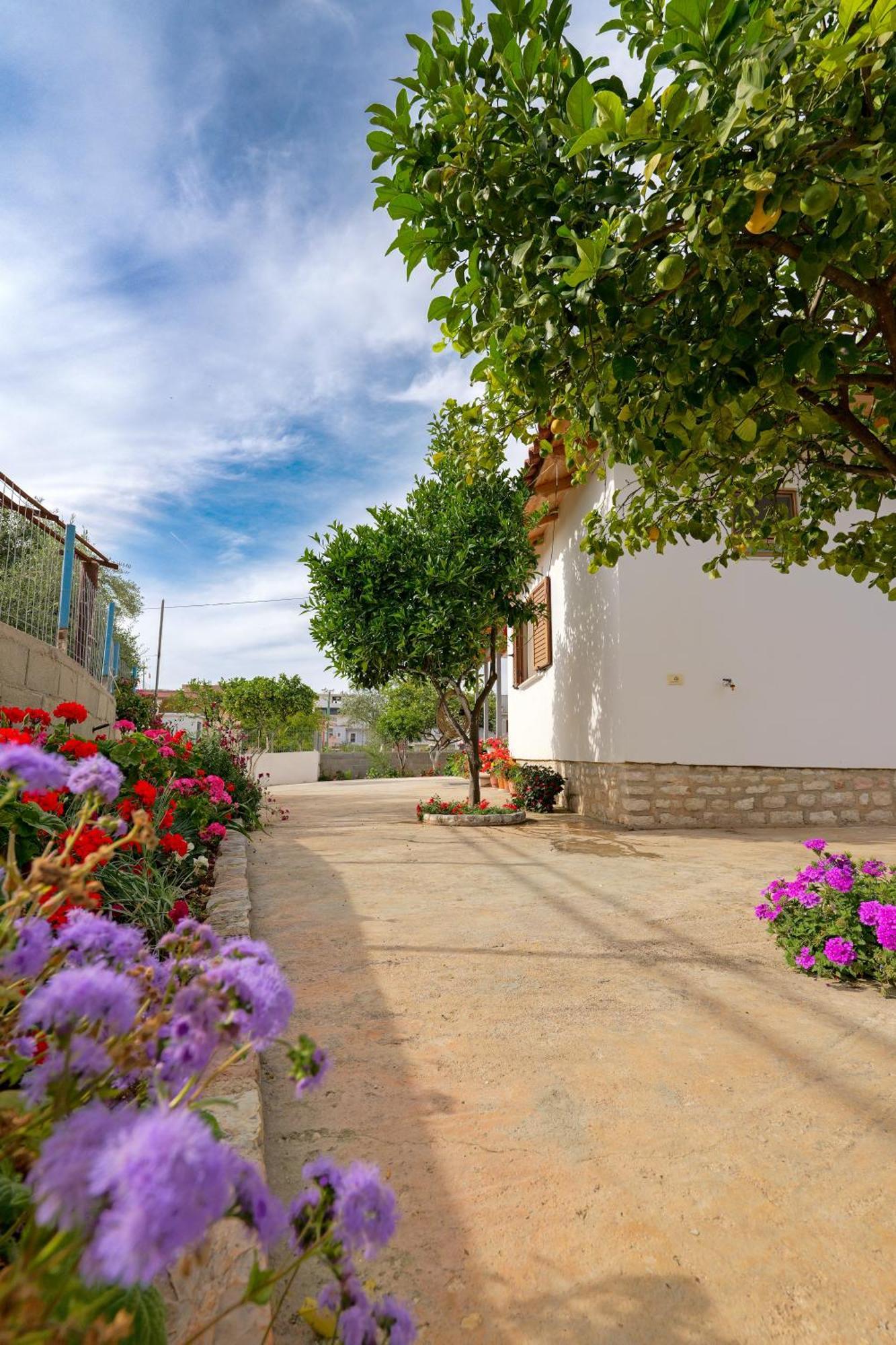 Brahimi Guest House Ksamil Eksteriør bilde