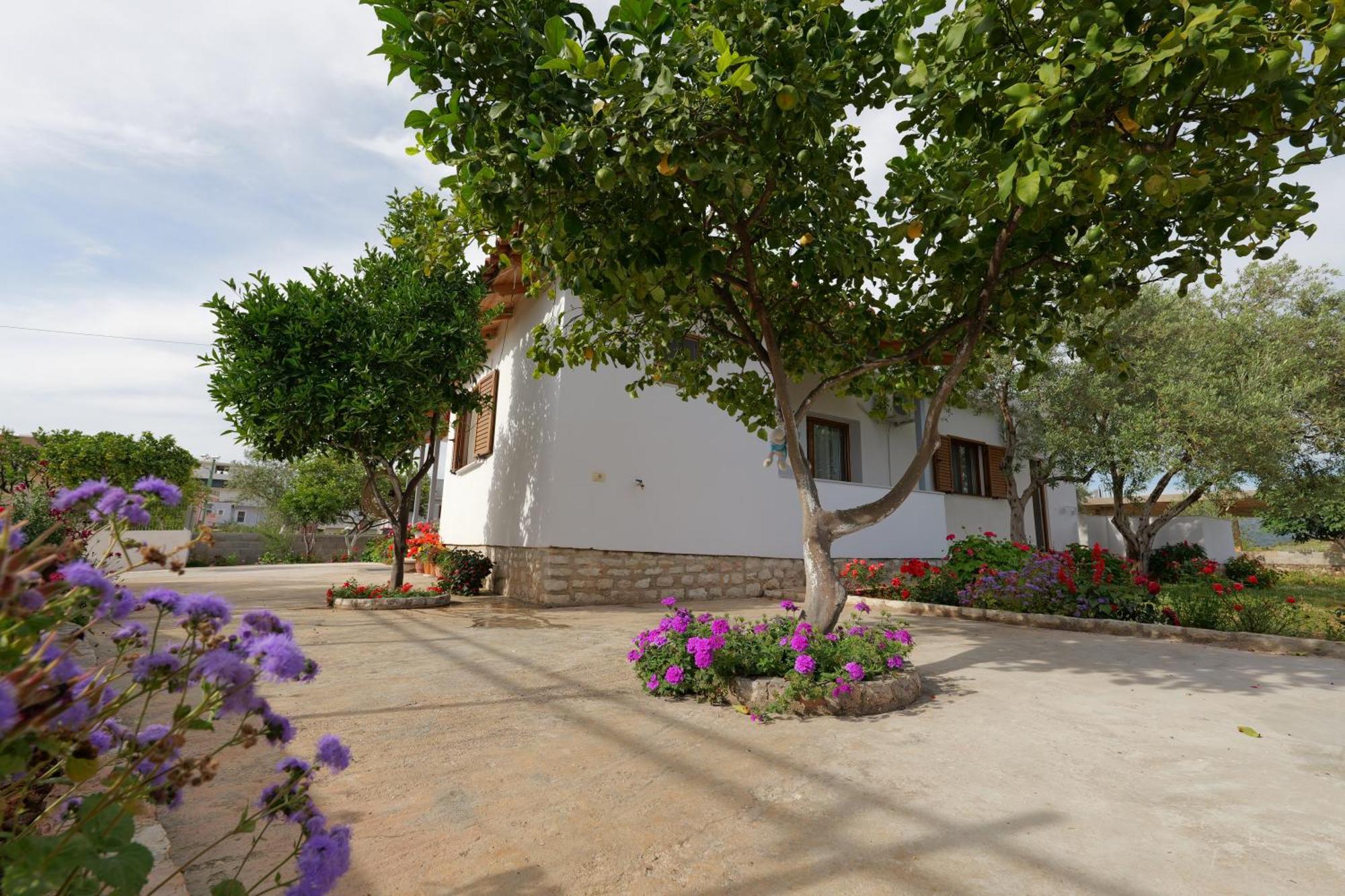 Brahimi Guest House Ksamil Eksteriør bilde