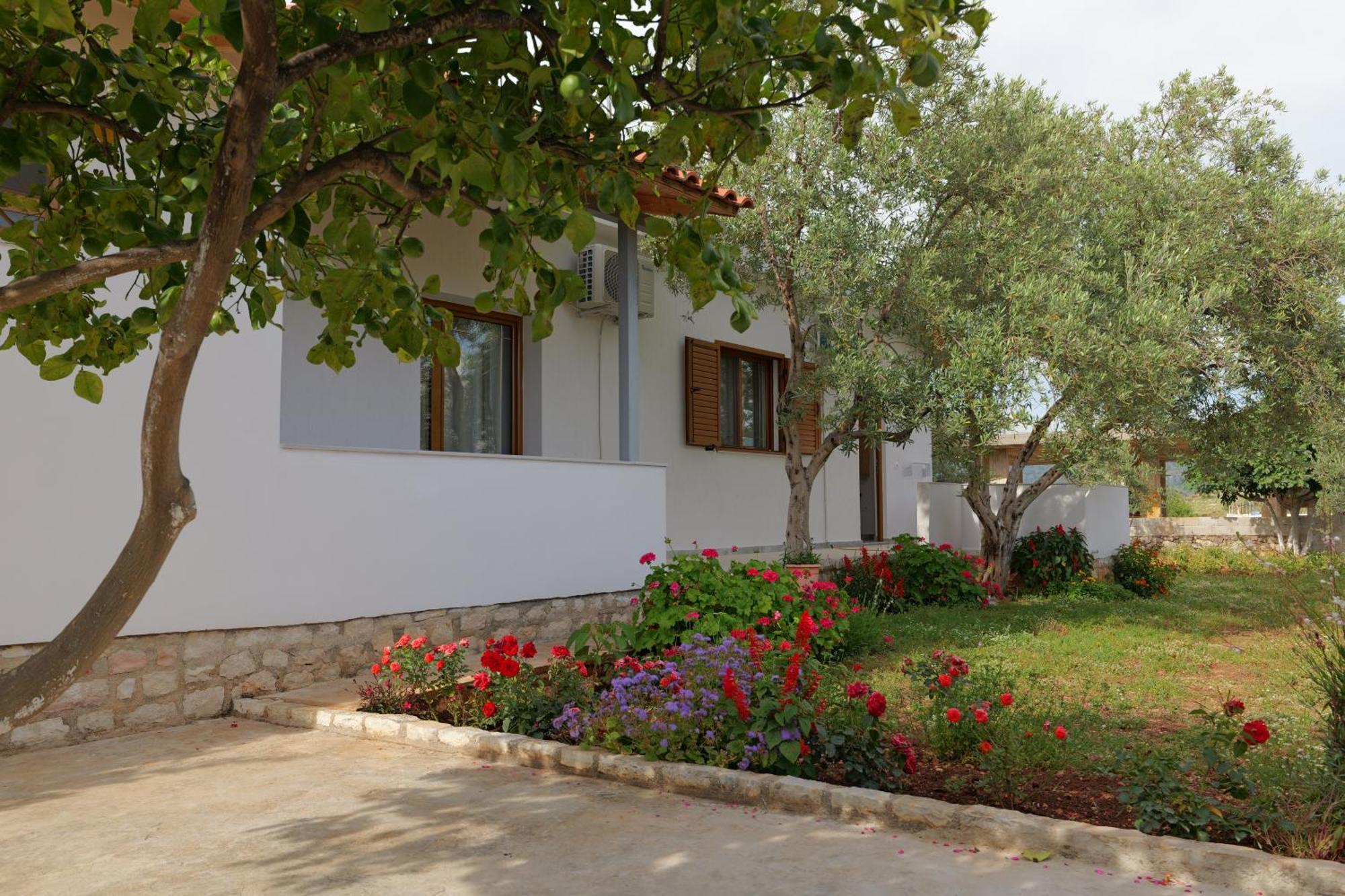 Brahimi Guest House Ksamil Eksteriør bilde